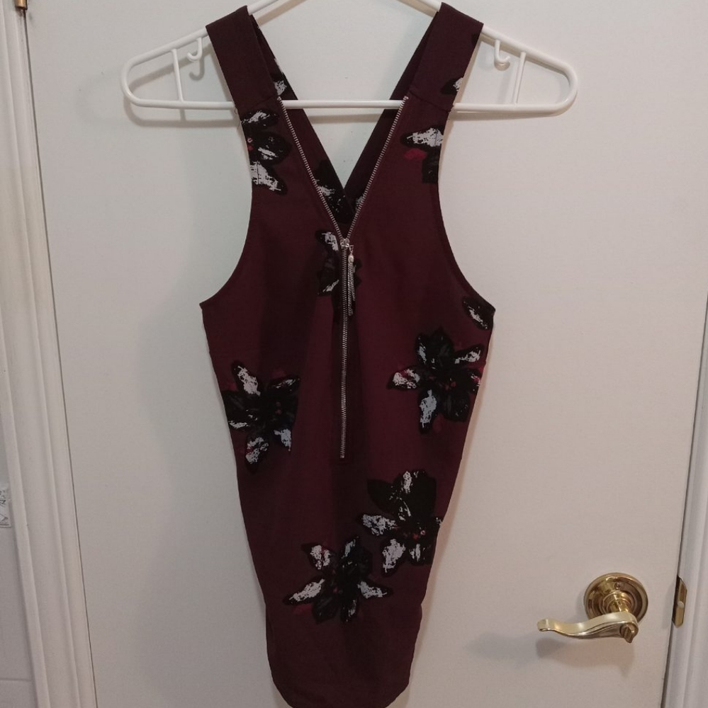 Dynamite Burgundy Floral Sleeveless Zippered Blouse, Size Small (S)